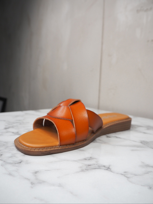 italienische mode kleiber werksverkauf Orangefarbene geflochtene Slides aus Leder