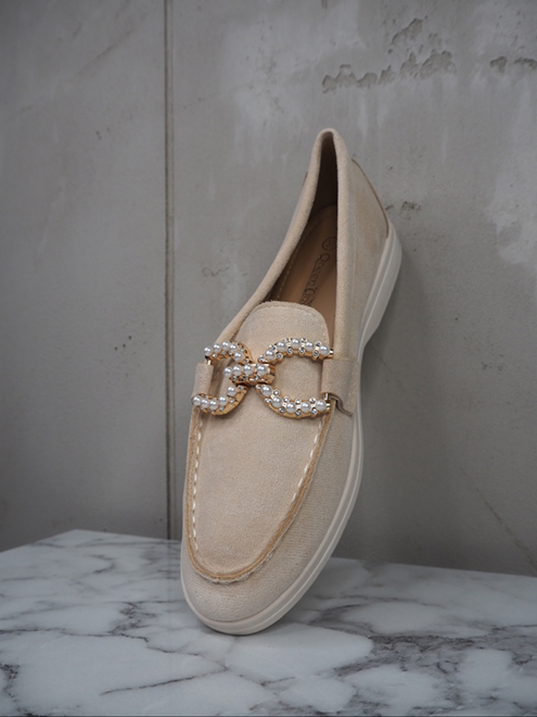 italienische mode kleiber werksverkauf Beige Wildleder-Loafer mit Perlen- und Goldakzent