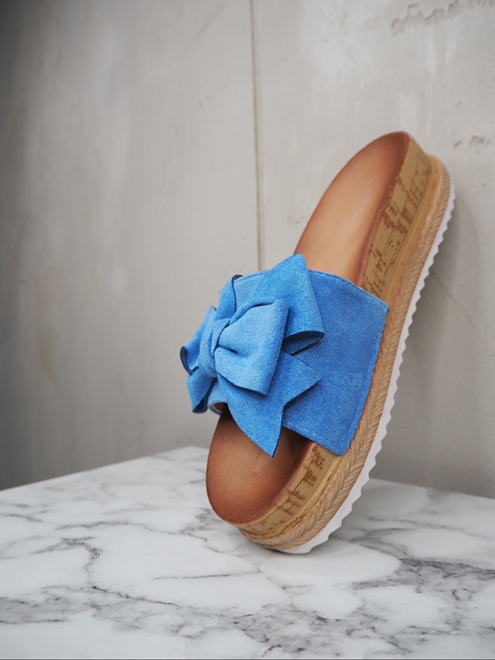 italienische mode kleiber werksverkauf Blaue Wildleder-Plateausandalen mit Schleife