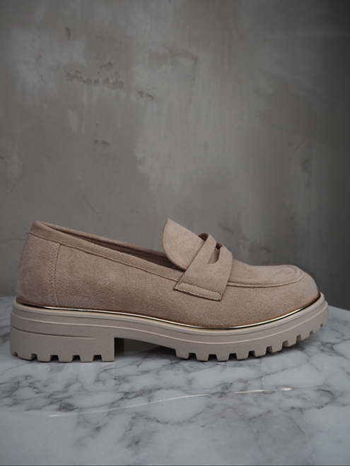 italienische mode kleiber werksverkauf Beige Wildleder-Plateau-Loafer mit Goldbesatz