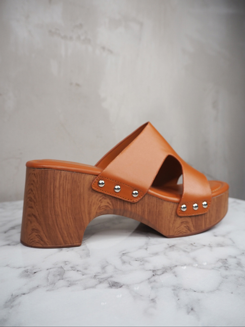 italienische mode kleiber werksverkauf Plateausandalen aus gebranntem orangefarbenem Leder mit Holzabsätzen