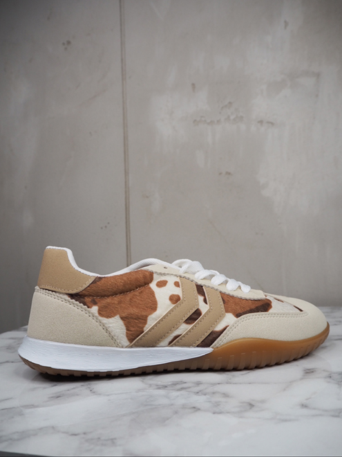 italienische mode kleiber werksverkauf Beige und braune Sneakers mit Rindsleder-Print und weißer Sohle