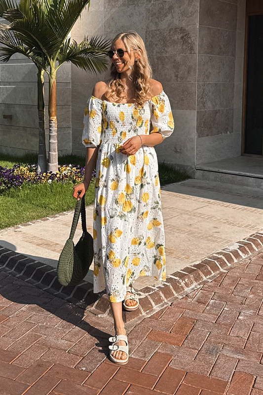sommerkleid-weiss-mit-zitronenmuster-schulterfrei_kleiber-werksverkauf-italienische-mode