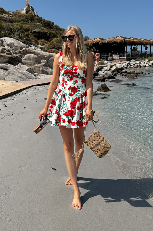 traeger-minikleid-weiss-mit-roten-blumen_kleiber-werksverkauf-italienische-mode