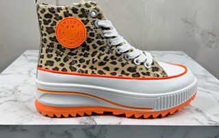 italienische mode kleiber werksverkauf Leopardenmuster-Sneaker mit Smiley-Patch, Teil der Italienische Mode Kollektion.