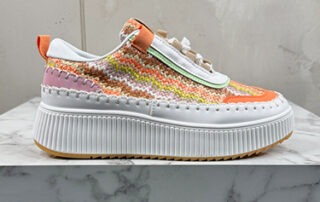 italienische mode kleiber werksverkauf Bunter Sneaker mit Plateausohle. Italienische Mode.