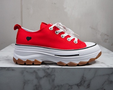 italienische mode kleiber werksverkauf Grüner Cord-Sneaker mit weißen Akzenten und Plateausohle, Italienische Mode.