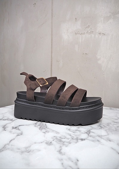 italienische mode kleiber werksverkauf Braune Plateau-Sandalen mit Riemen und goldener Schnalle