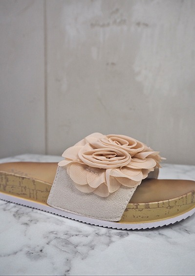 italienische mode kleiber werksverkauf Beige Damenschuh-Sandale mit Blumenverzierung