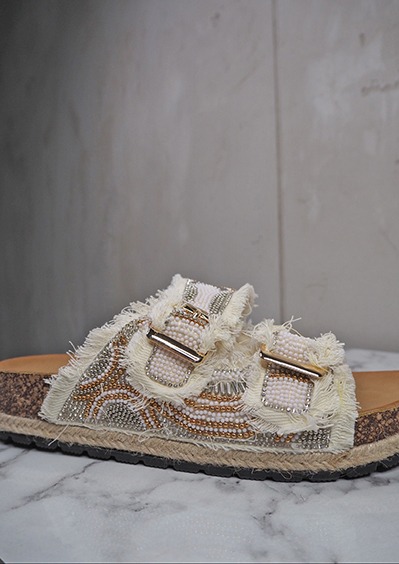 italienische mode kleiber werksverkauf Beige Sandale mit Perlen und Fransen, Korksohle