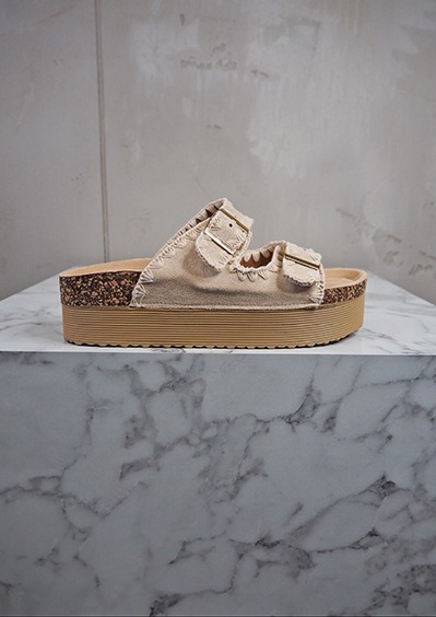 italienische mode kleiber werksverkauf Bequeme beige Plateau-Sandalen mit zwei Schnallen