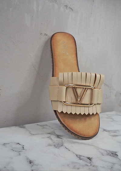 italienische mode kleiber werksverkauf Beige Sandale mit Fransen und V-Schnalle