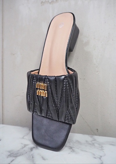 italienische mode kleiber werksverkauf Schwarzer Miu Miu Riemchen-Mule mit Logo-Detail
