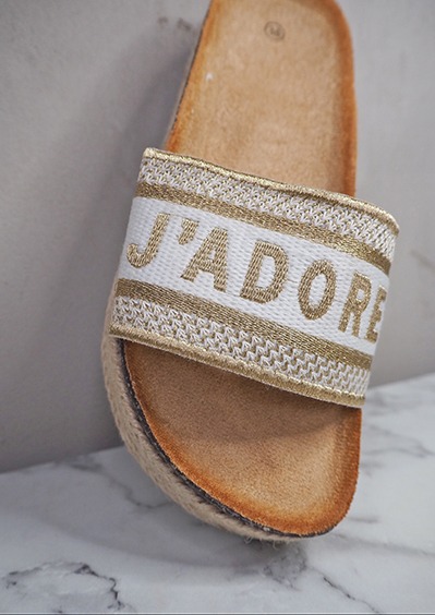 italienische mode kleiber werksverkauf Braune J'adore Slide-Sandale mit weißem und goldenem Riemen
