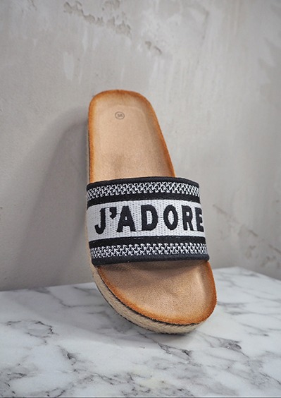 italienische mode kleiber werksverkauf Braune Damen-Sandale mit schwarzem "J'ADORE" Band und Espadrille-Sohle