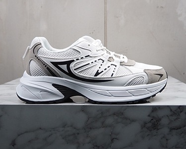 italienische mode kleiber werksverkauf Grüner Cord-Sneaker mit weißen Akzenten und Plateausohle, Italienische Mode.