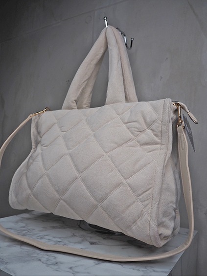 italienische mode kleiber werksverkauf Beige gesteppte Handtasche mit Schultergurt, stilvoll für den Alltag
