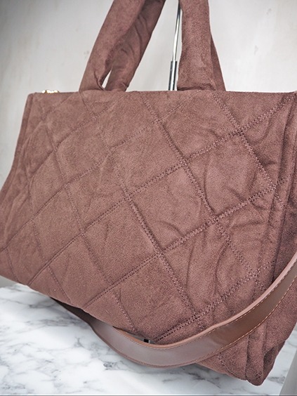 italienische mode kleiber werksverkauf Stepp-Tasche aus braunem Wildleder mit Riemen