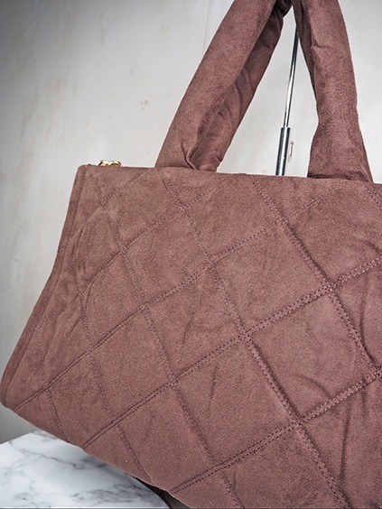 italienische mode kleiber werksverkauf Braune gesteppte Handtasche mit breiten Henkeln