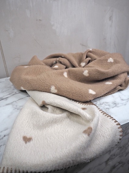 italienische mode kleiber werksverkauf Weiche Decke mit Herzmuster in Braun und Beige